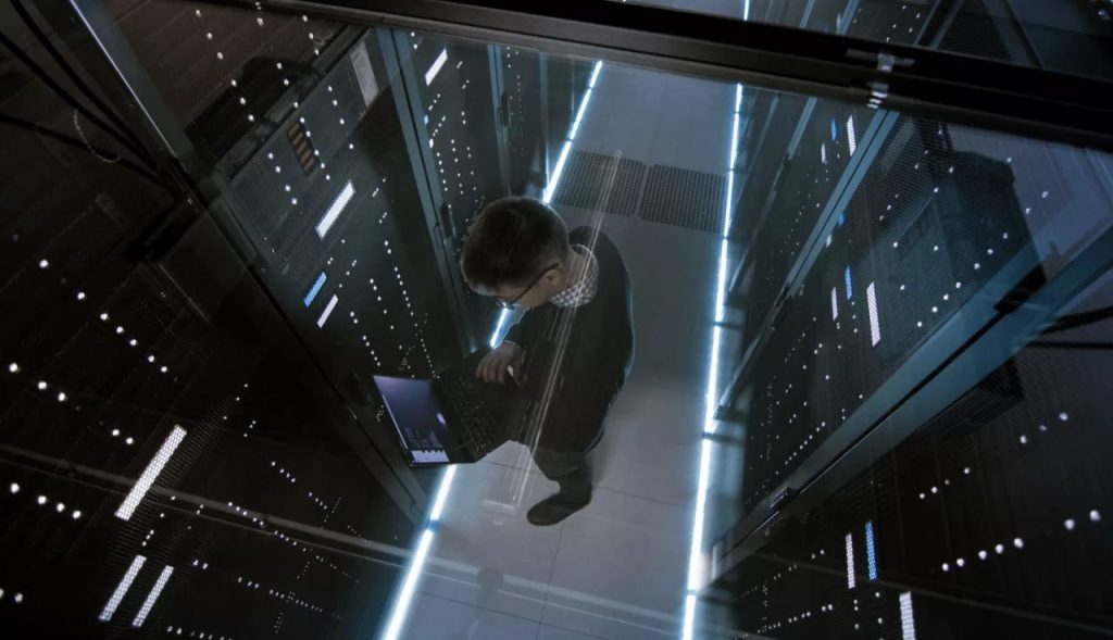 A UltaHost alcança resultados excepcionais ao empregar especialistas de alto nível. Graças ao cuidado constante dos melhores administradores de servidores no data center na Alemanha, a UltaHost garante a você um tempo de atividade do servidor ininterrupto.